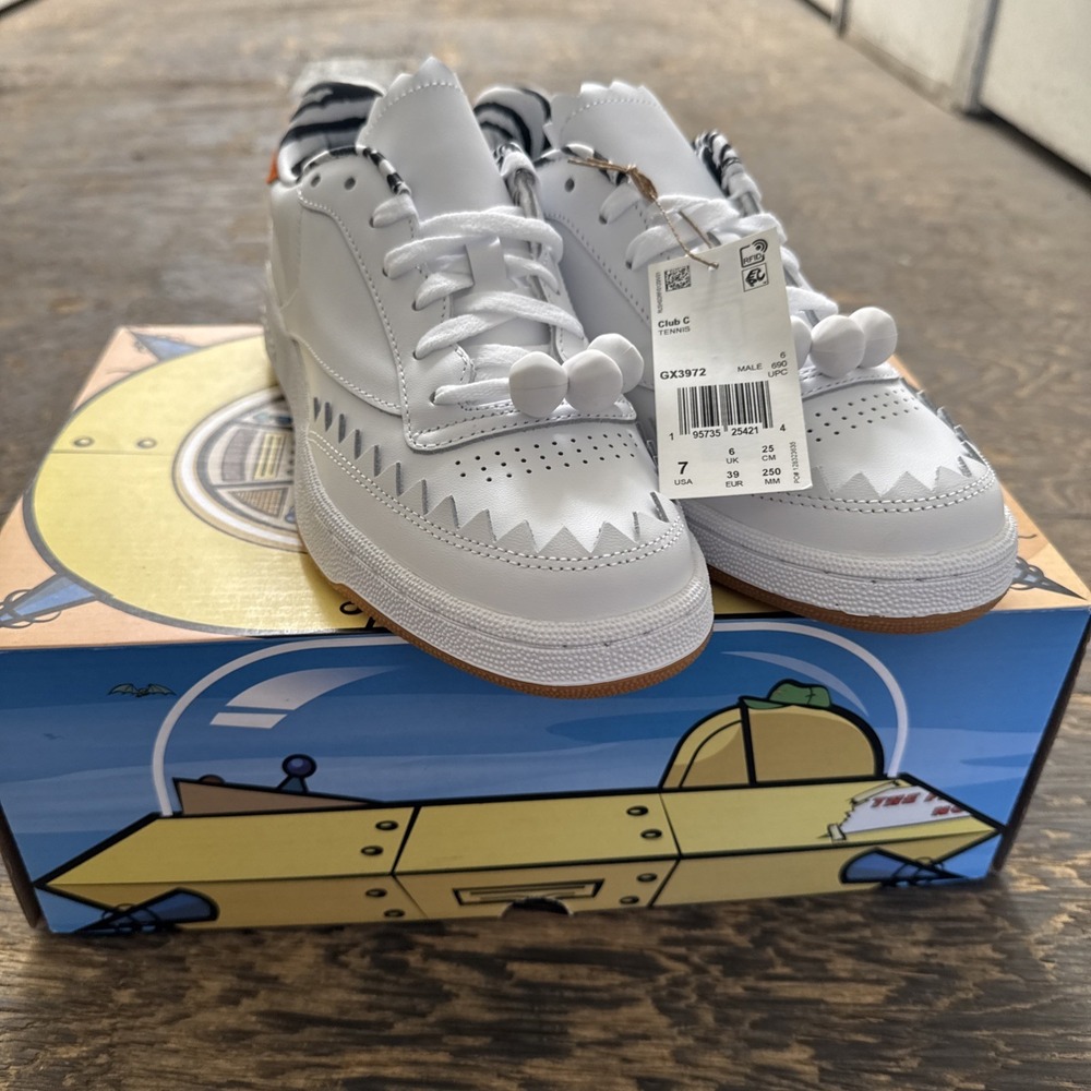 Size 7- Reebok Flintstones Meet Jetsons x Club C Wilma - Picture 2 of 5